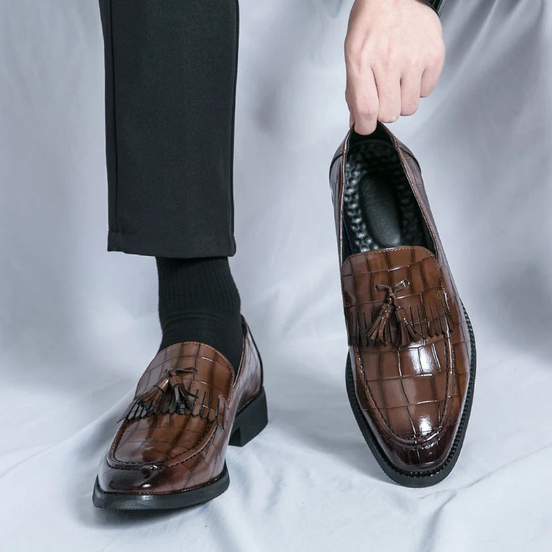 Maxy Classic Men's Casual Loafers Driving Shoes Moccasin Fashion Male Comfortable Slip-On Leather Shoes Men Green Tassel Dress Shoes