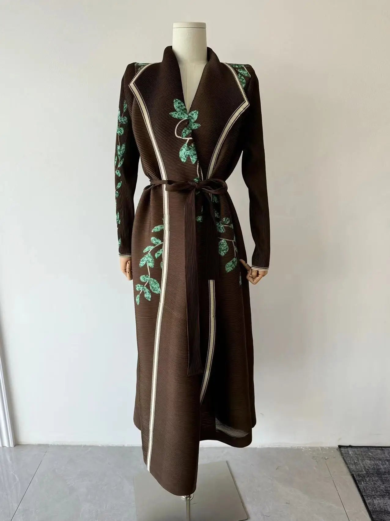 Maxy Pleated Women's Long Gown Fashion Printed Cardigan Nine Tie Design Trench Coat Loose Plus Size 2024 Autumn New