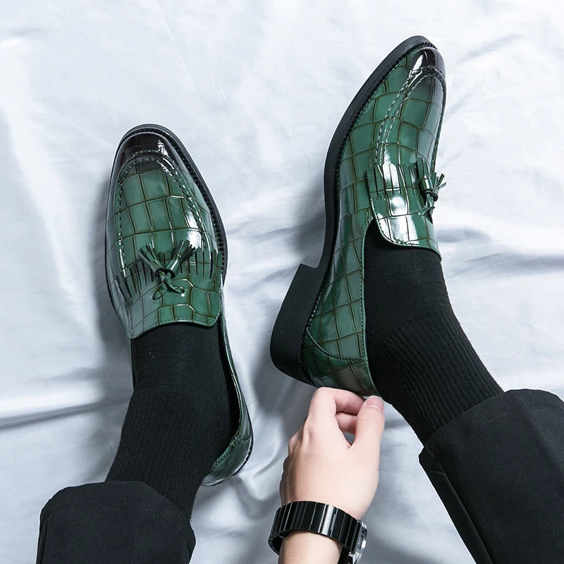 Maxy Classic Men's Casual Loafers Driving Shoes Moccasin Fashion Male Comfortable Slip-On Leather Shoes Men Green Tassel Dress Shoes