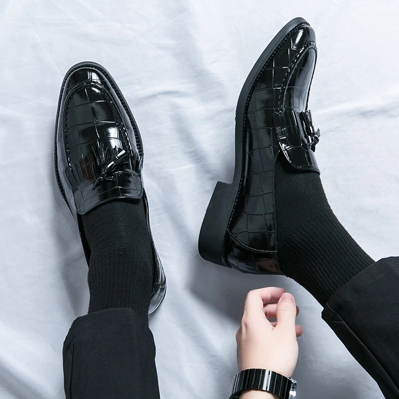 Maxy Classic Men's Casual Loafers Driving Shoes Moccasin Fashion Male Comfortable Slip-On Leather Shoes Men Green Tassel Dress Shoes