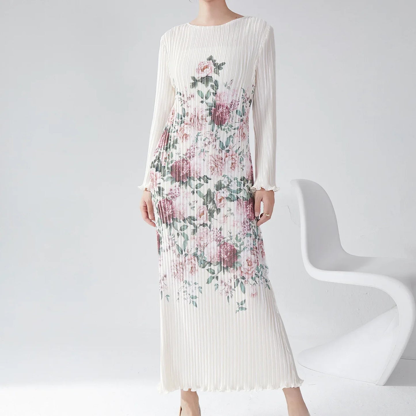 Maxy Autumn Women's Premium Miyake Floral Print Round-Neck Loose Dress Elegant & Versatile Maxy Dress for Mature Chic