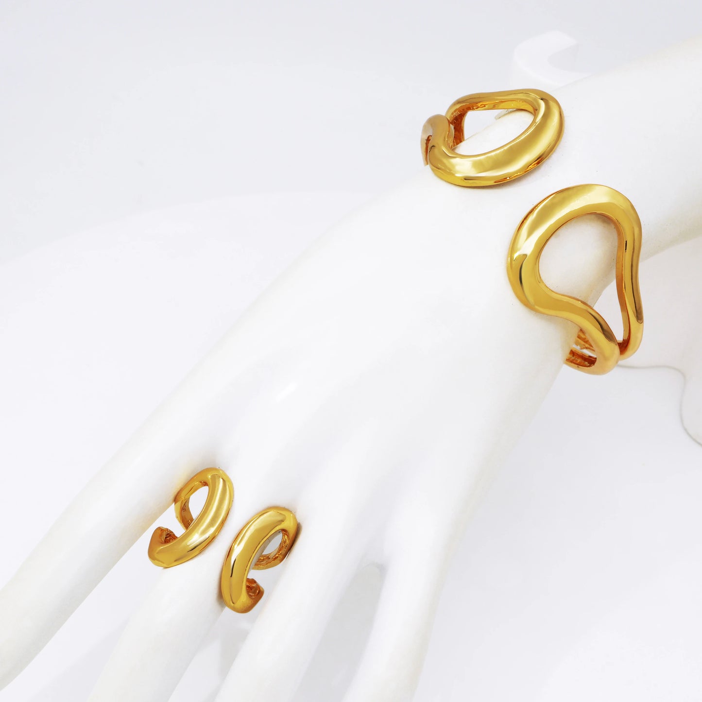 Maxy 18k Gold Plated Jewelry Set for Women Classic Design Shiny Necklace Hoop Earrings Bangle And Ring Fashion 4PCS Set Jewelry