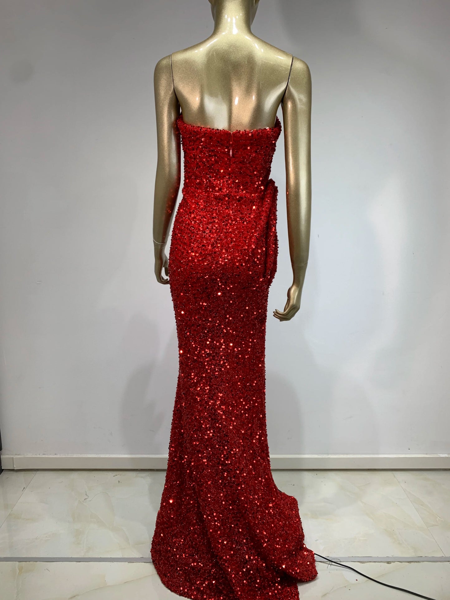 Maxy Luxury Prom Gowns Women Ready Dress Elegant Red Strapless Sequins Open Leg Long Glitter Celebrity Evening Party Dresses