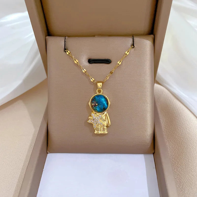 Maxy Fashionable Pendant Necklaces for Both Men and Women, Suitable for Daily and Party Wear, Couple's Necklace