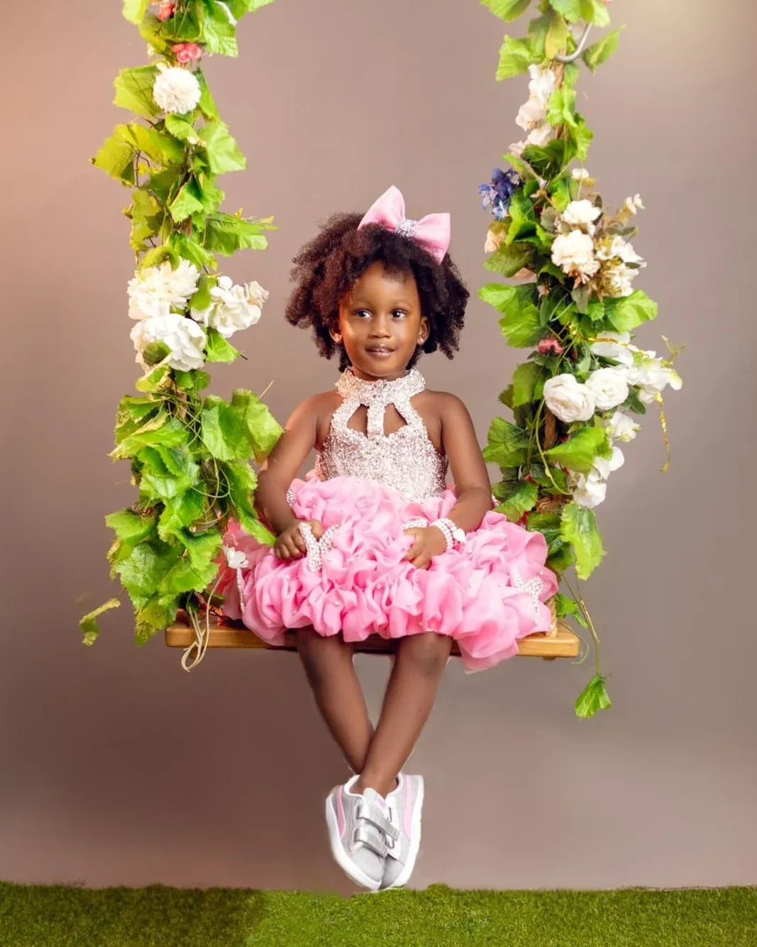 Maxy Customized Sleeveless Flower Girl Dresses for Wedding Crystals Pearls Ruffles Princess Girl Birthday Party First Communion Gown