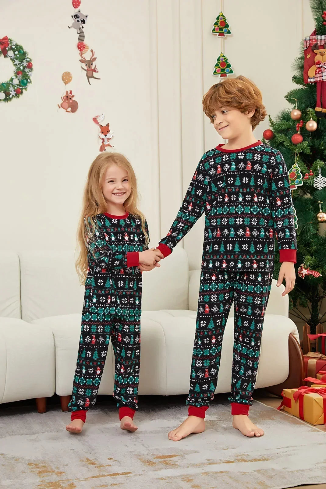 New 2024 Family Christmas Matching Outfits Allover Print Pajamas Women Men Boys Girls Clothing Set Baby Dog Romper Pjs Xmas Look