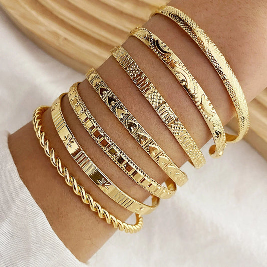 Maxy 7 Pcs/Set Punk Gold Color Bracelets for Women Streetwear Goth Heart Prints Metal Design Open Bangle Fashion Jewelry Gifts 2024