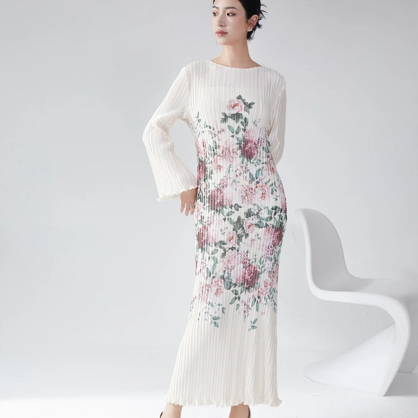 Maxy Autumn Women's Premium Miyake Floral Print Round-Neck Loose Dress Elegant & Versatile Maxy Dress for Mature Chic