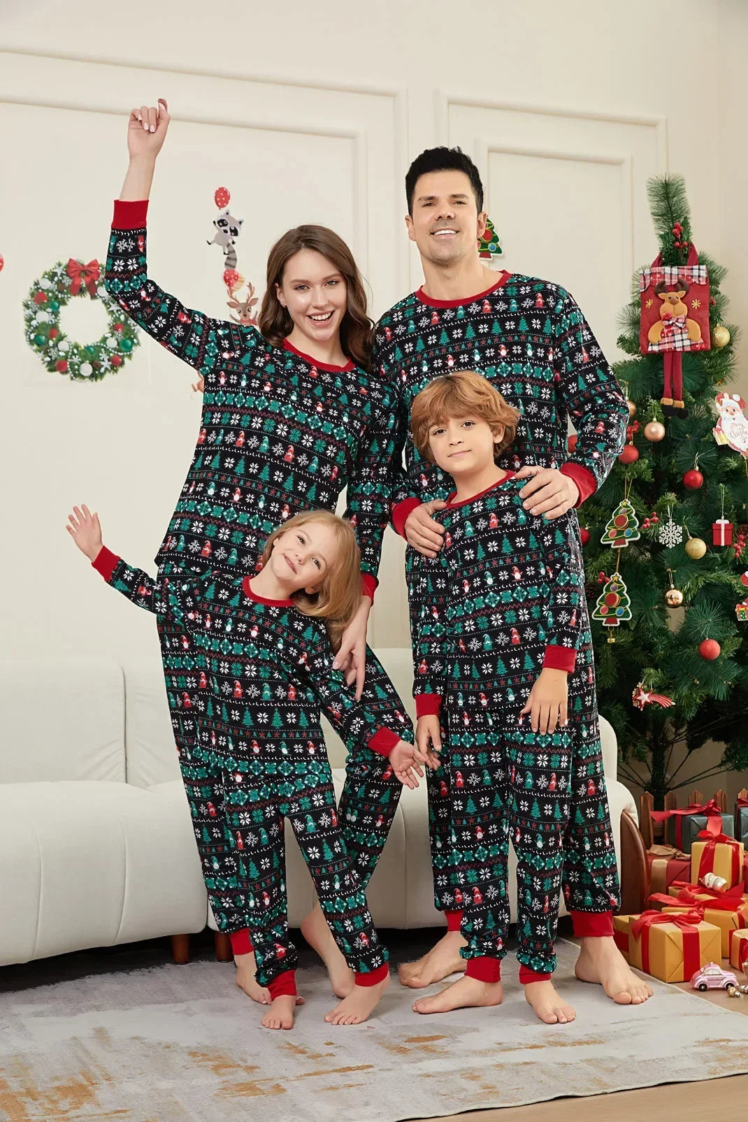 New 2024 Family Christmas Matching Outfits Allover Print Pajamas Women Men Boys Girls Clothing Set Baby Dog Romper Pjs Xmas Look