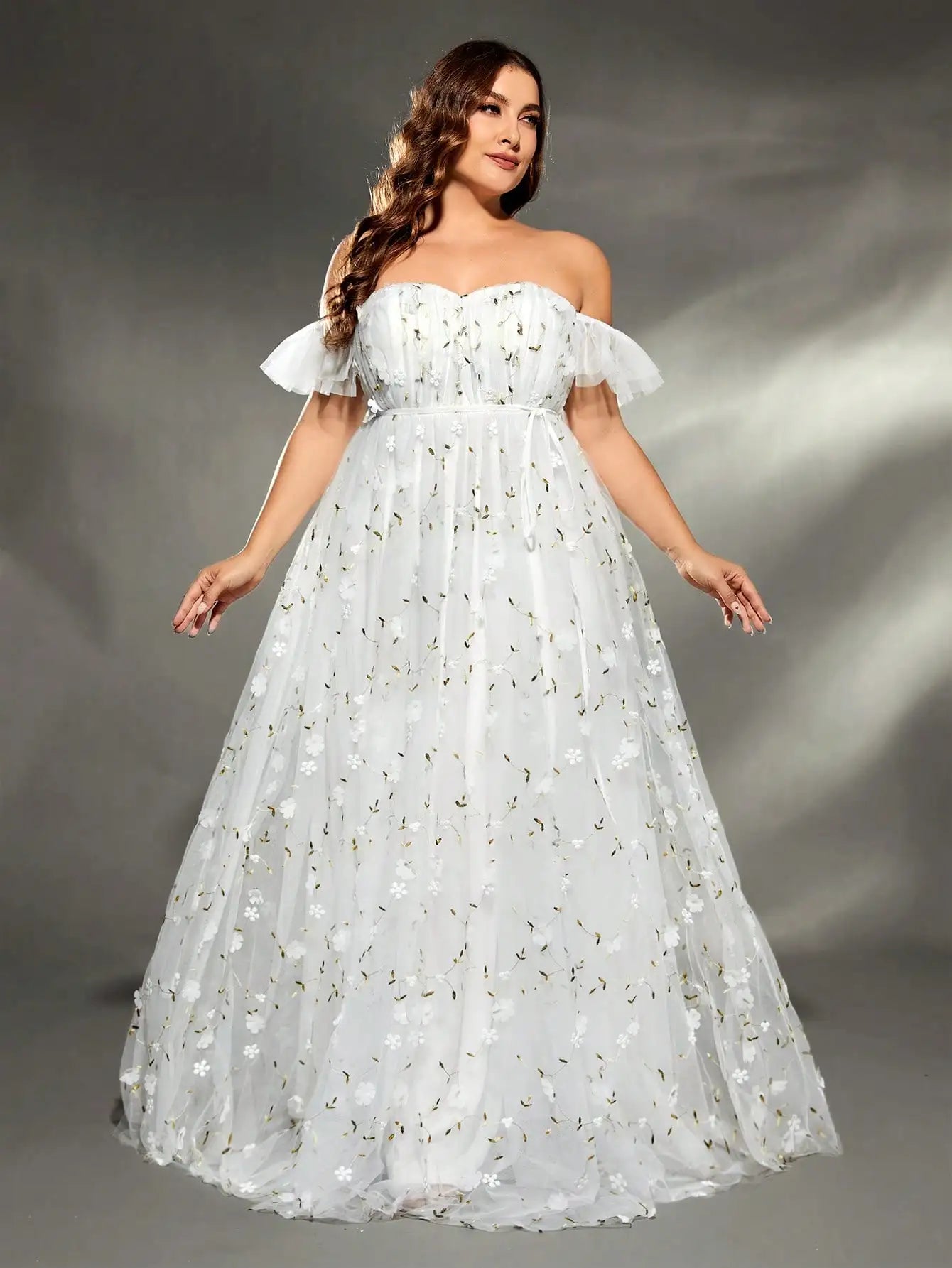 Macy plus size  Line collar three-dimensional embroidered retraction mesh big swing wedding dress Evening gown ball dress