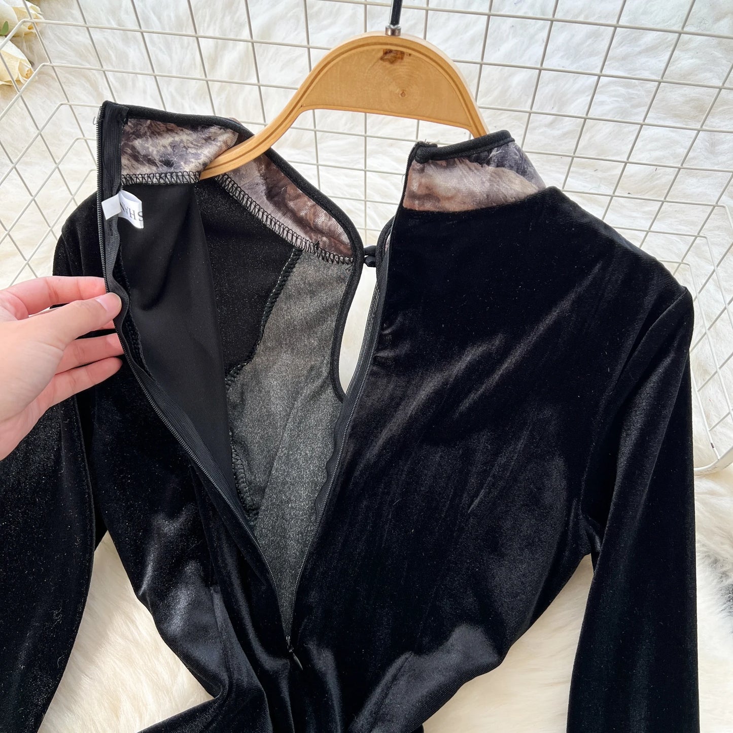 Amay Elegant Long Sleeves Vintage Stand Collar Chic Hollow Out Velour Slim Split Cheongsam Evening High Street Autumn Winter Dresses