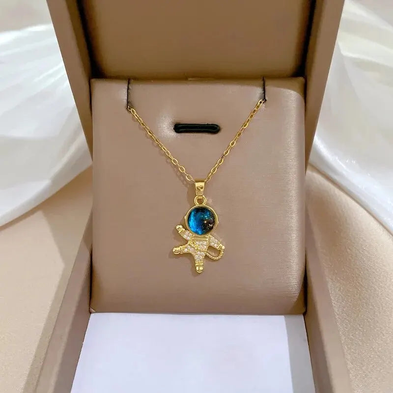 Maxy Fashionable Pendant Necklaces for Both Men and Women, Suitable for Daily and Party Wear, Couple's Necklace