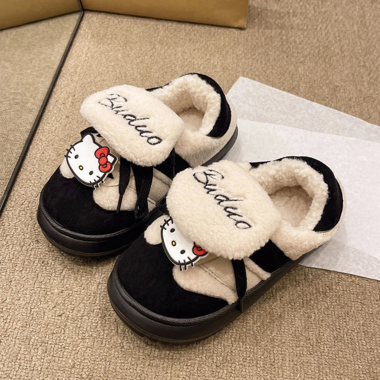 Maxy Velcro strap lamb wool sports cotton shoes Hello Kitty women's winter velvet new warm bread shoes women's casual shoes