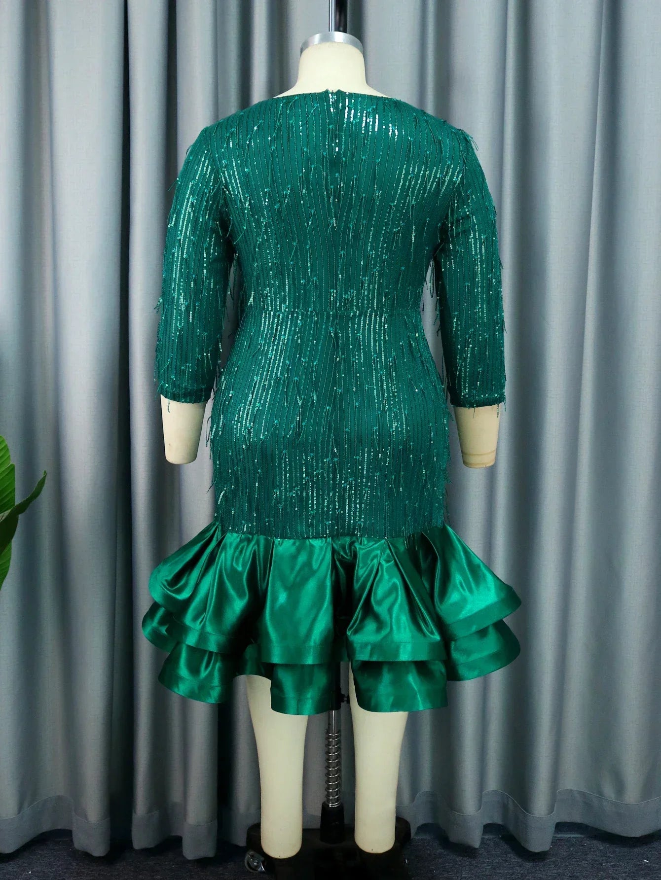 Women Luxury Sequined Evening Party Dress Green Gliter Long Sleeve Slim Tiered Ruffled Hem Formal Celebrate Event Gown Plus Size