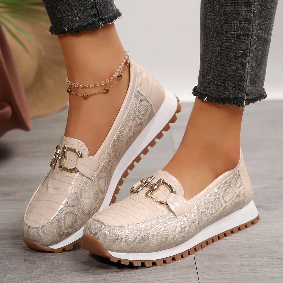 Momsis 2024 Women Flat Cloth Stylish Light Durable Breathable Casual Shoes Slip-On Trend Classic Spring Women Metal Decoration Sneakers