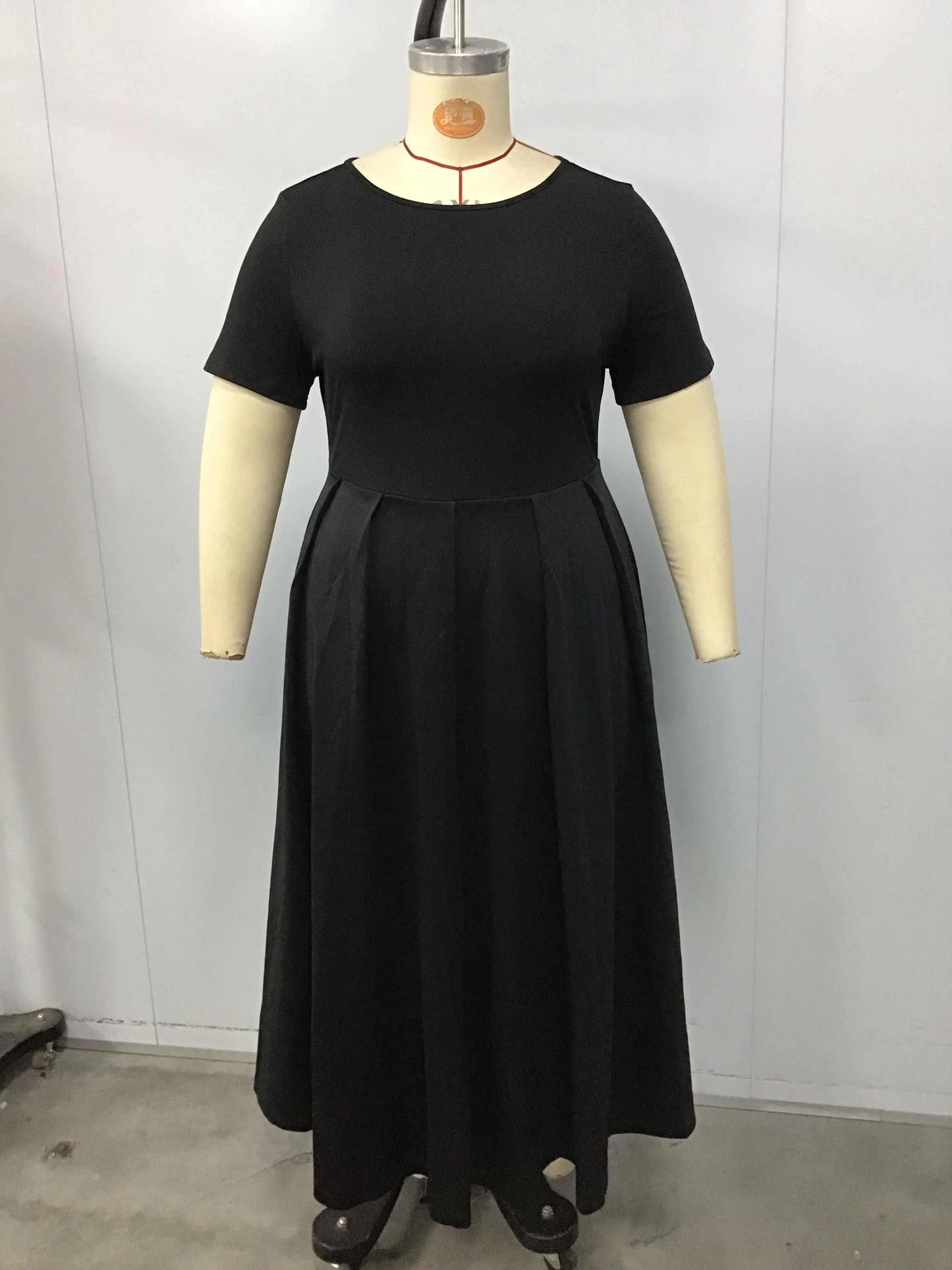 Maxy Women Plus Size Black Dress Short Sleeve Summer Casual Pleated A-Line Basic Long Dress Round Neck Fashion Evening Party Dresses