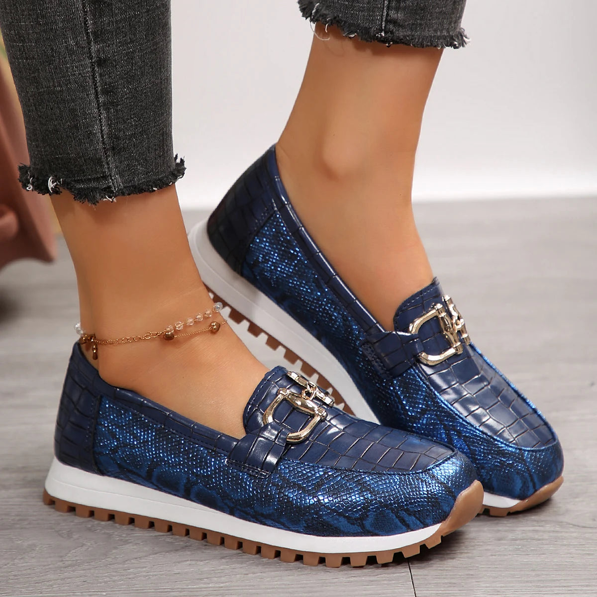 Momsis 2024 Women Flat Cloth Stylish Light Durable Breathable Casual Shoes Slip-On Trend Classic Spring Women Metal Decoration Sneakers
