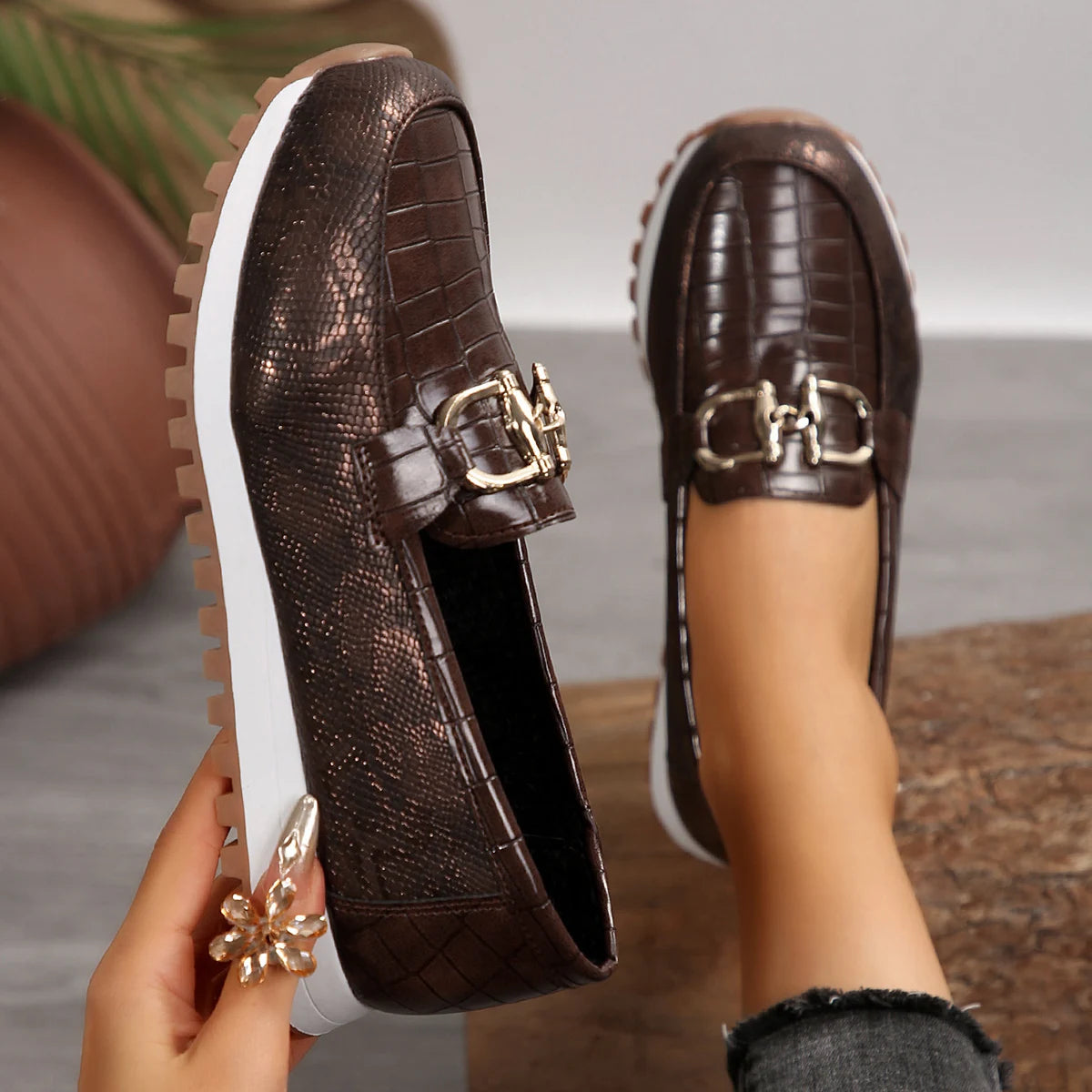 Momsis 2024 Women Flat Cloth Stylish Light Durable Breathable Casual Shoes Slip-On Trend Classic Spring Women Metal Decoration Sneakers