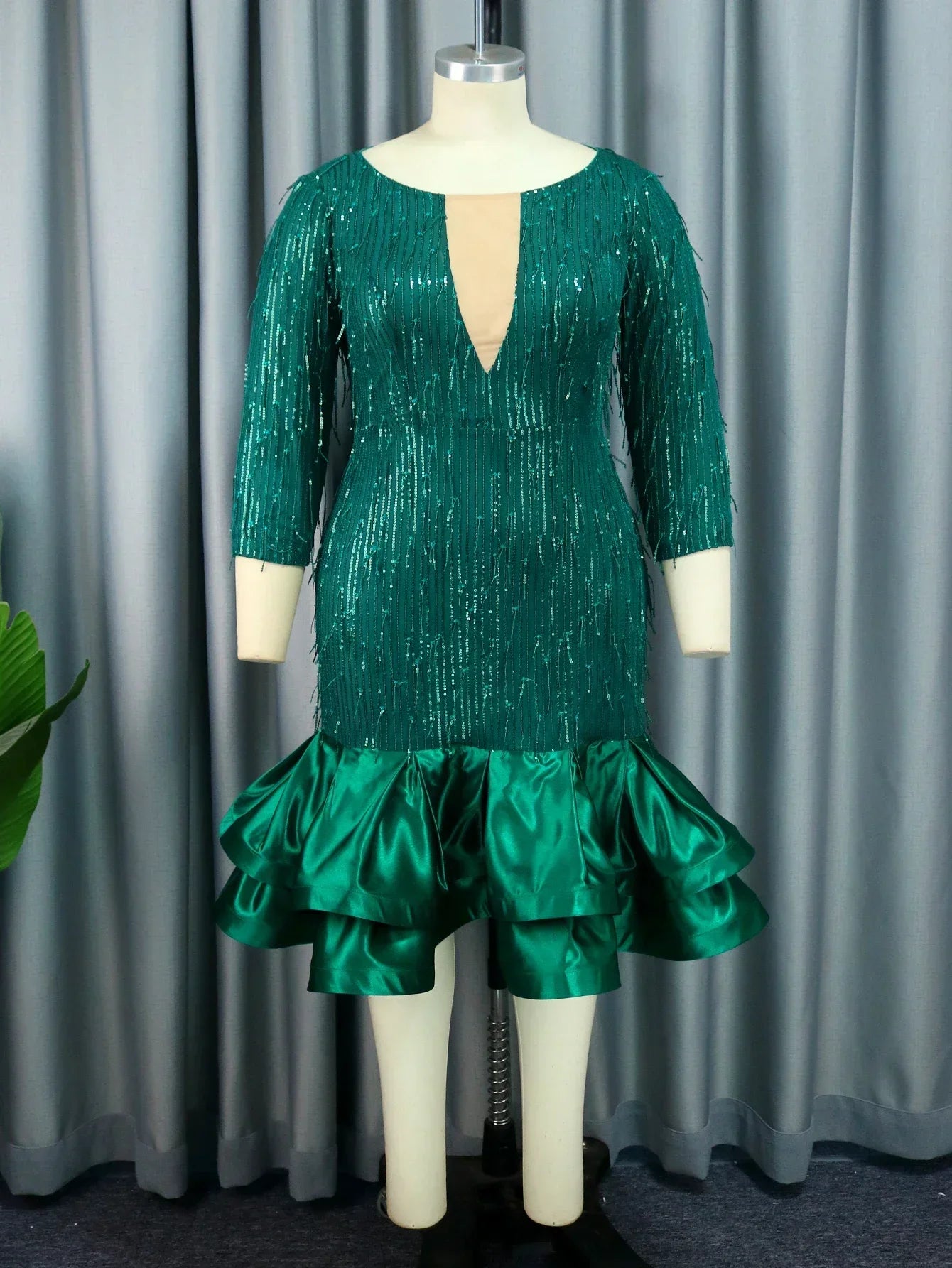 Women Luxury Sequined Evening Party Dress Green Gliter Long Sleeve Slim Tiered Ruffled Hem Formal Celebrate Event Gown Plus Size